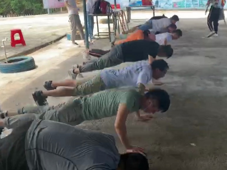 優卡特員工玩呼啦圈游戲懲罰